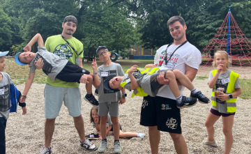 Chceš aby ťa animátor nosil na rukách ? poď do denného tábora CEVARM